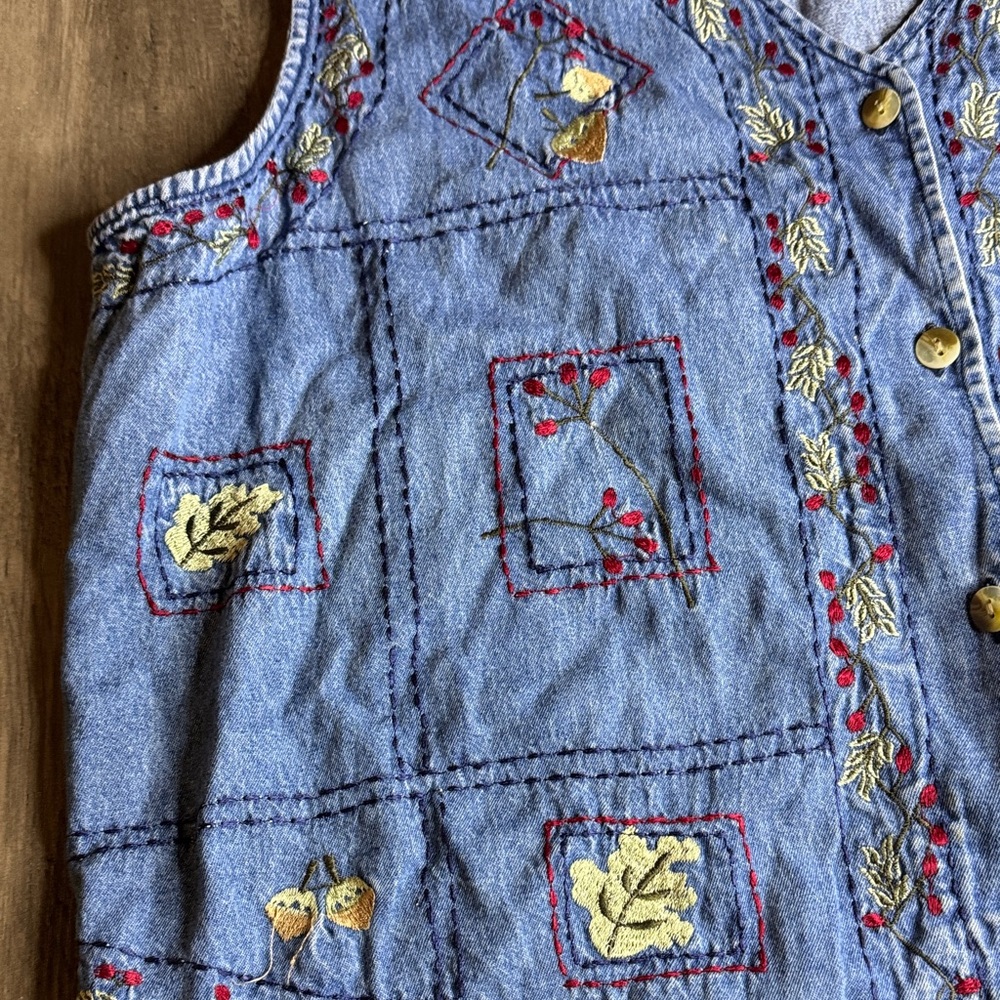 Vintage Cottagecore Bobbie Brooks Denim Vest with Floral Embroidery - Picture 3 of 6